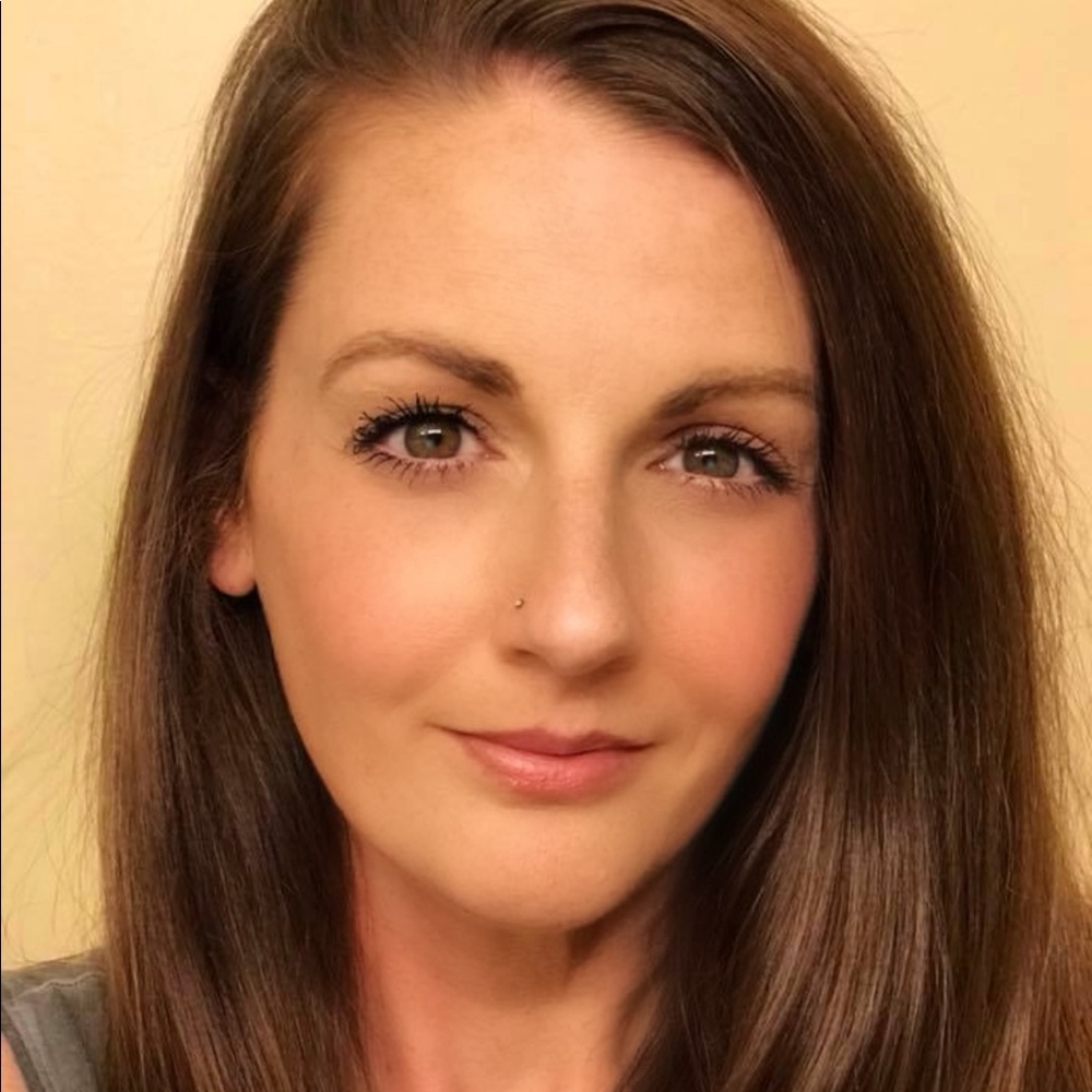 I’m Lori! I have 2 kids and 2 step daughters